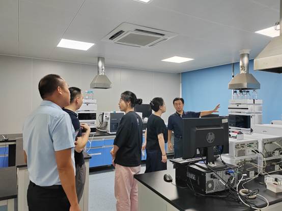 说明: C:\Users\gdut\Desktop\20250813粤港澳实验室座谈会\会场照片\微信图片_20250814142419.jpg
